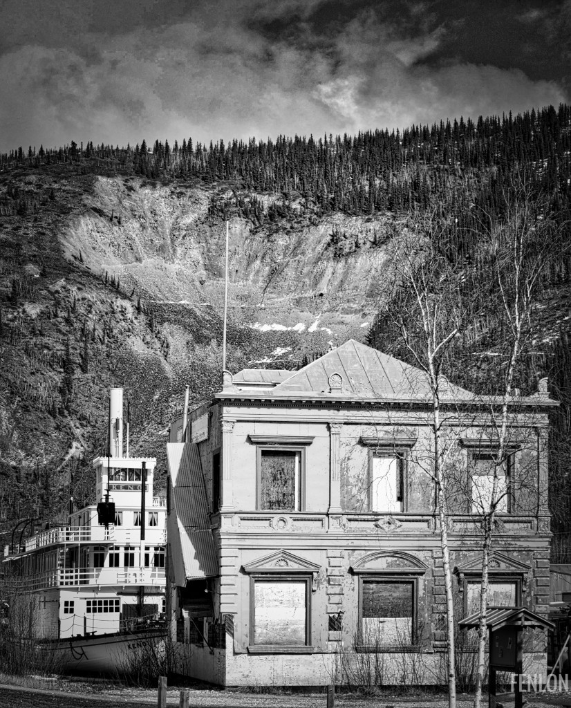 The prominent CIBC building has been left to deteriorate for years due to an ownership dispute. It's now been settled, and restoration is underway.